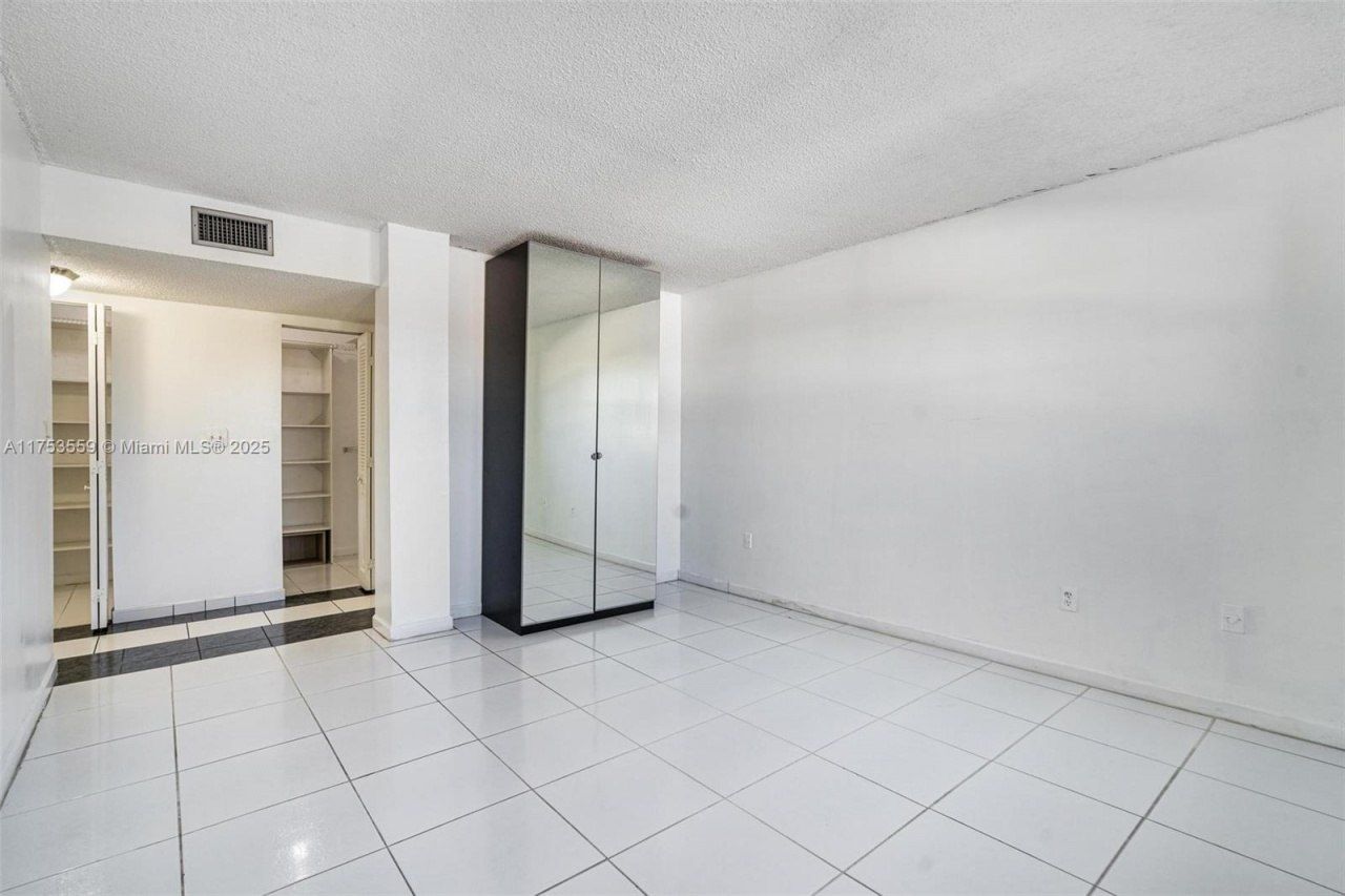 7300 Wayne Ave, Unit 317, Miami Beach, FL 33141 Photo