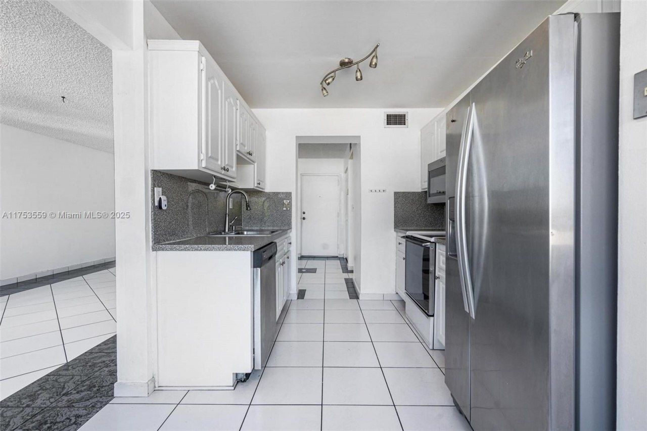 7300 Wayne Ave, Unit 317, Miami Beach, FL 33141 Photo