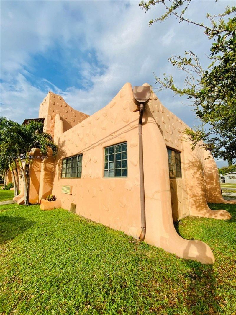 200 Azure Way, Miami Springs, FL 33166 Photo