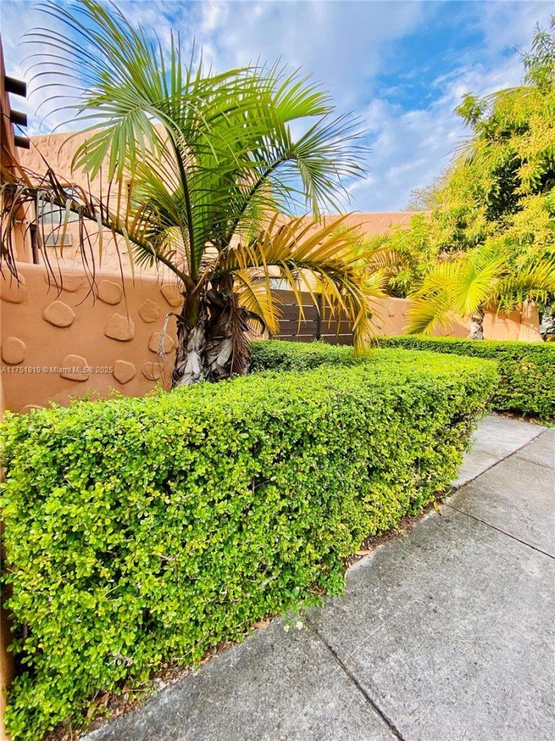 200 Azure Way, Miami Springs, FL 33166 Photo