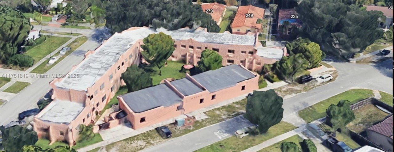 200 Azure Way, Miami Springs, FL 33166 Photo