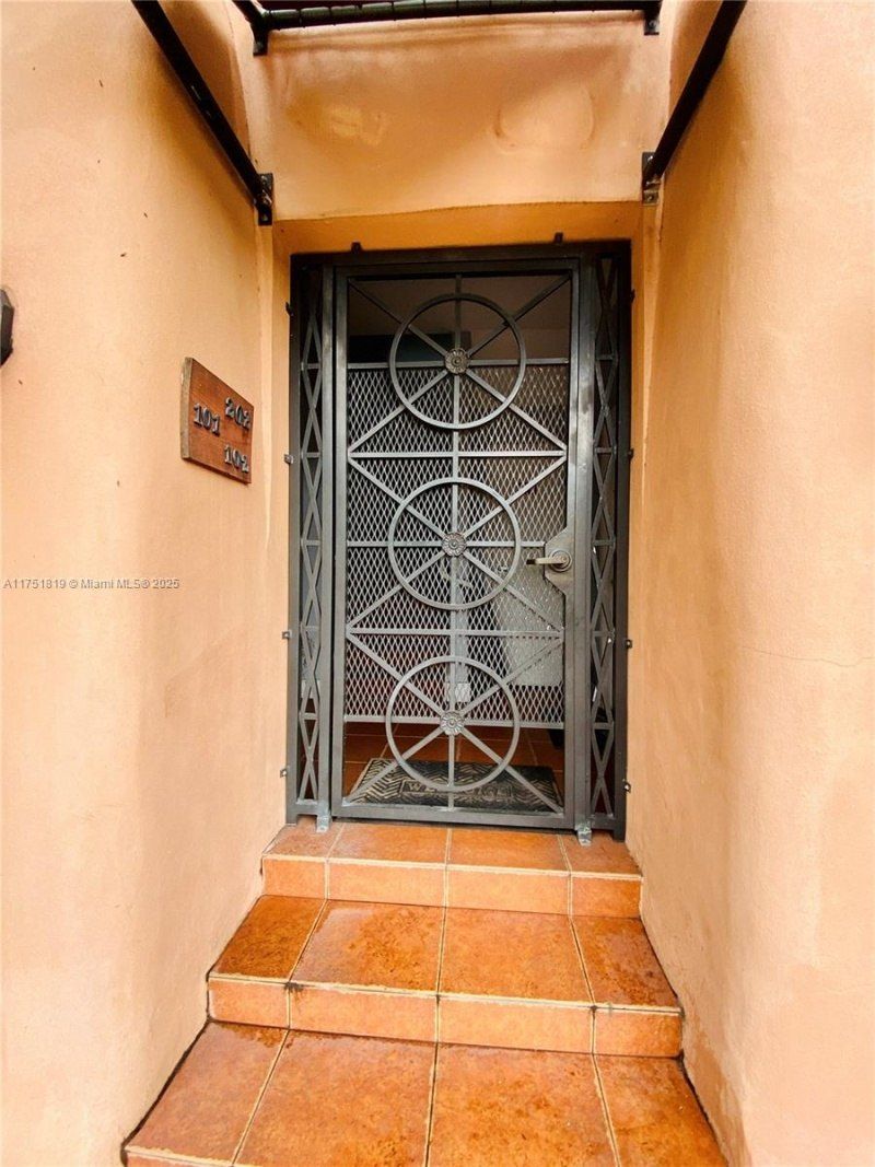 200 Azure Way, Miami Springs, FL 33166 Photo