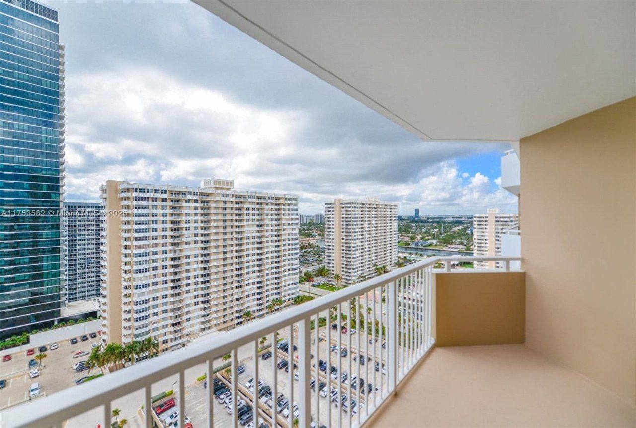 1950 S Ocean Dr, Unit 20L, Hallandale Beach, FL 33009 Photo