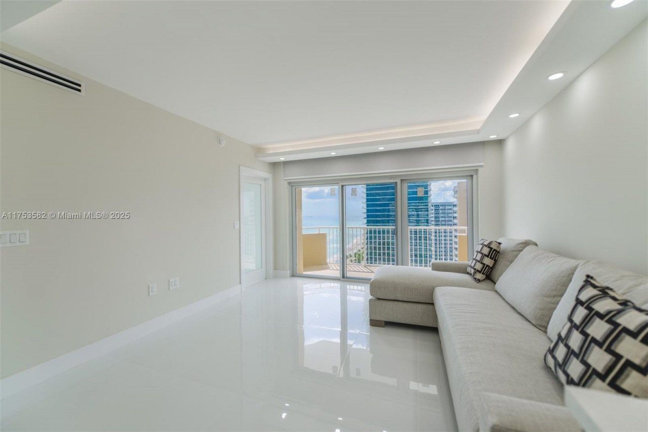 1950 S Ocean Dr, Unit 20L, Hallandale Beach, FL 33009 Photo