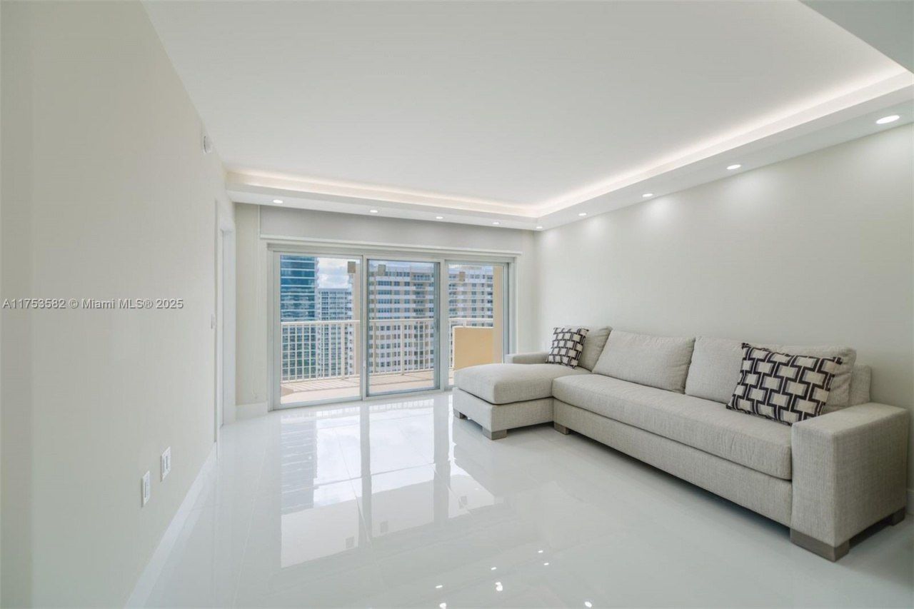 1950 S Ocean Dr, Unit 20L, Hallandale Beach, FL 33009 Photo