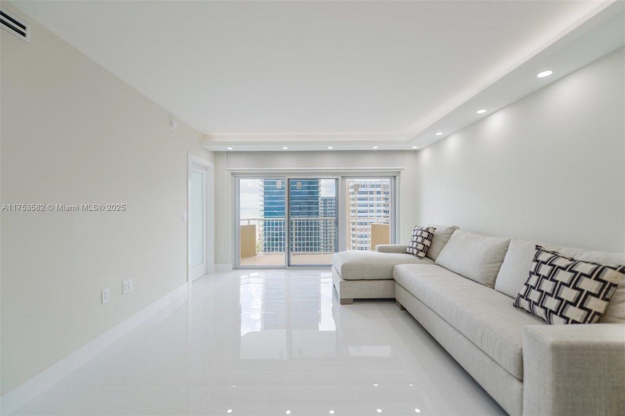 1950 S Ocean Dr, Unit 20L, Hallandale Beach, FL 33009 Photo