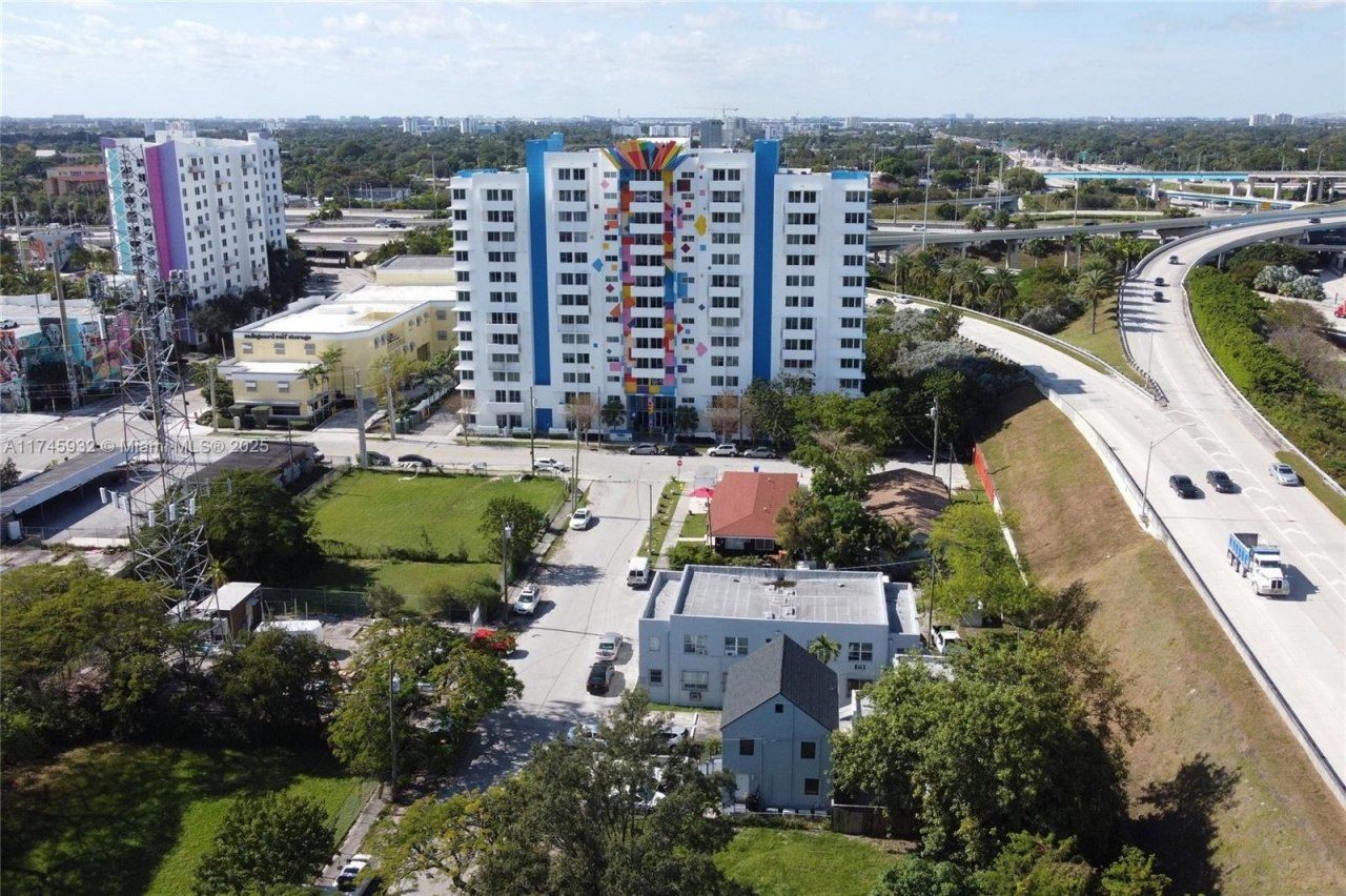 321 NW 37th St, Miami, FL 33127 Photo