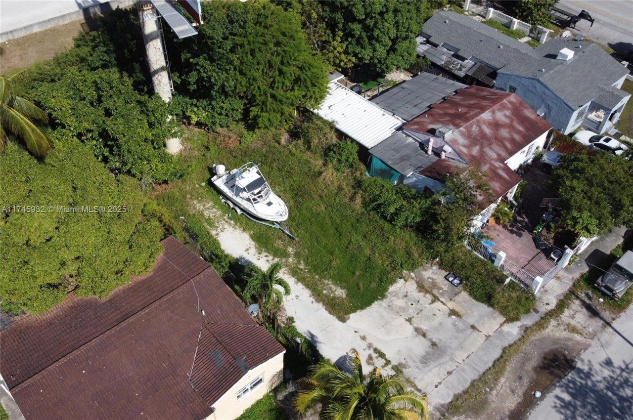 321 NW 37th St, Miami, FL 33127 Photo