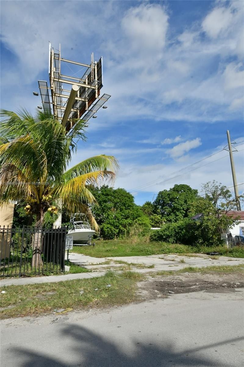 321 NW 37th St, Miami, FL 33127 Photo