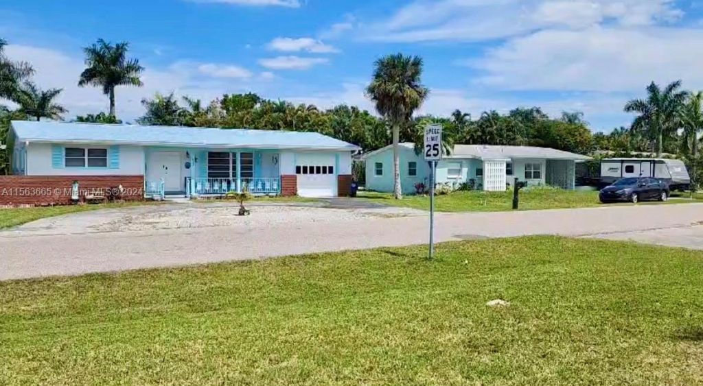 823 Lake Mcgregor Drive, Fort Myers, FL 33919 Photo