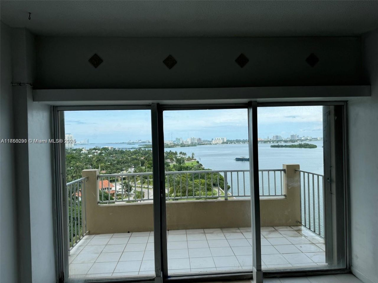 880 NE 69th St, Unit 12R, Miami, FL 33138 Photo