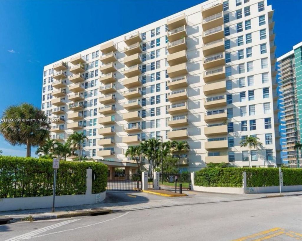 880 NE 69th St, Unit 12R, Miami, FL 33138 Photo