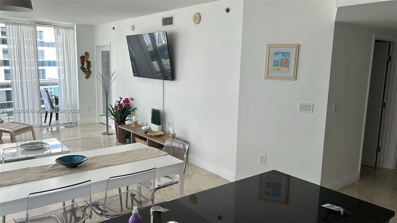 1830 S Ocean Dr, Unit 3208, Hallandale Beach, FL 33009 Photo
