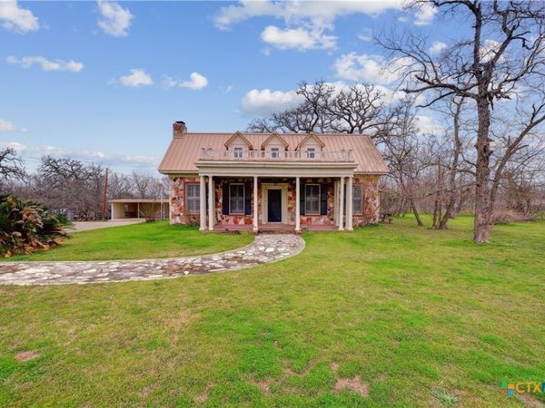 222 Myrtle Avenue, Luling, TX 78648