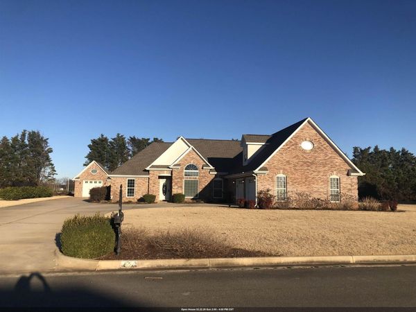 57 Julie Ann Dr, Muscle Shoals, AL 35661