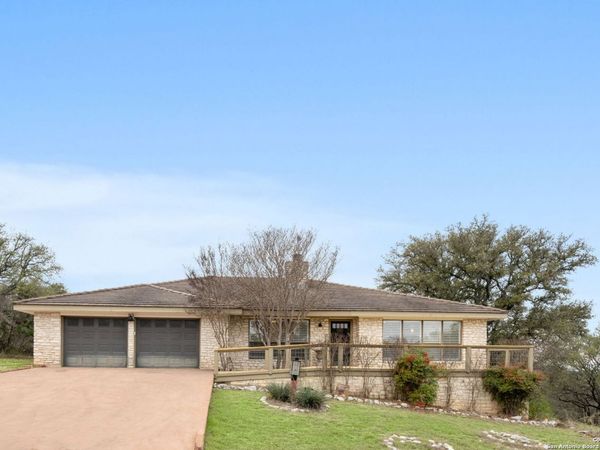 110 Highlands Blvd, Horseshoe Bay, TX 78657