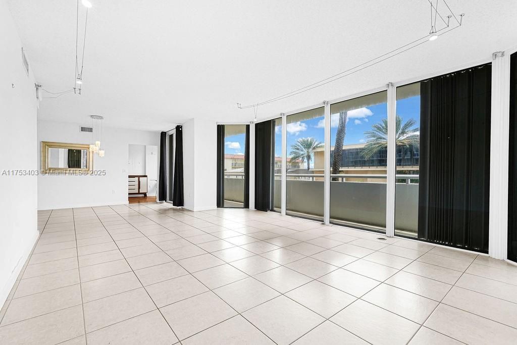 8925 Collins Ave, Unit 2E, Surfside, FL 33154 Photo