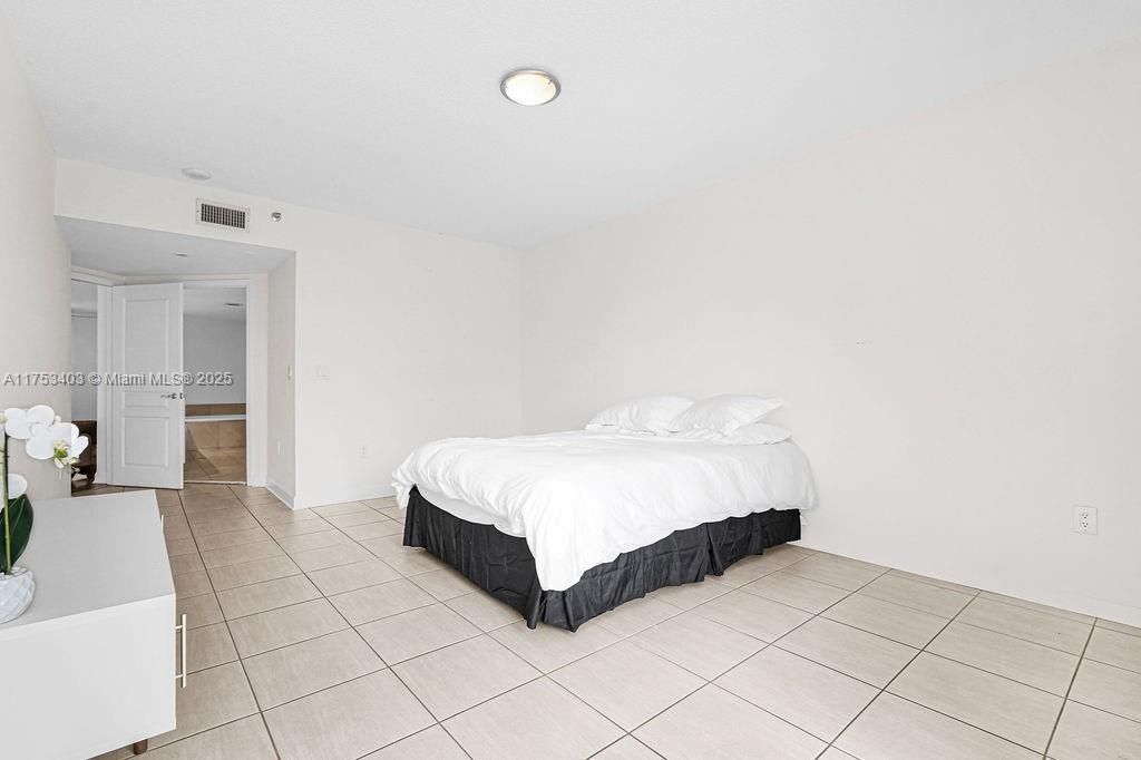 8925 Collins Ave, Unit 2E, Surfside, FL 33154 Photo