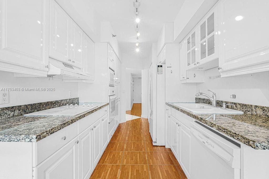 8925 Collins Ave, Unit 2E, Surfside, FL 33154 Photo