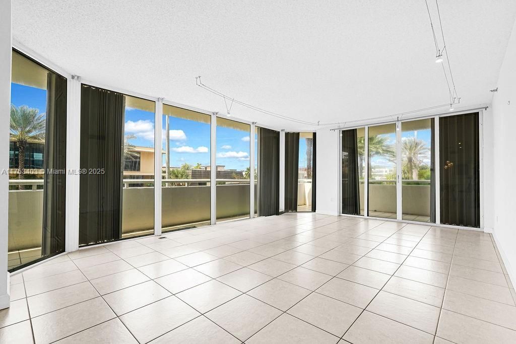 8925 Collins Ave, Unit 2E, Surfside, FL 33154 Photo