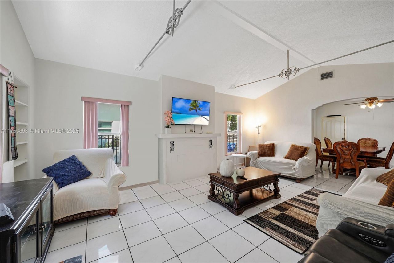 4727 NE 1st Ct, Miami, FL 33137 Photo