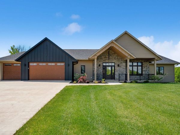 12088 Timber Court, Dubuque, IA 52001