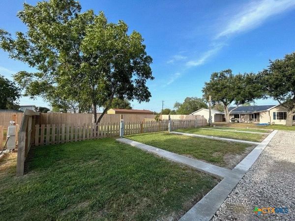 507 E Plasuela Street, Refugio, TX 78377