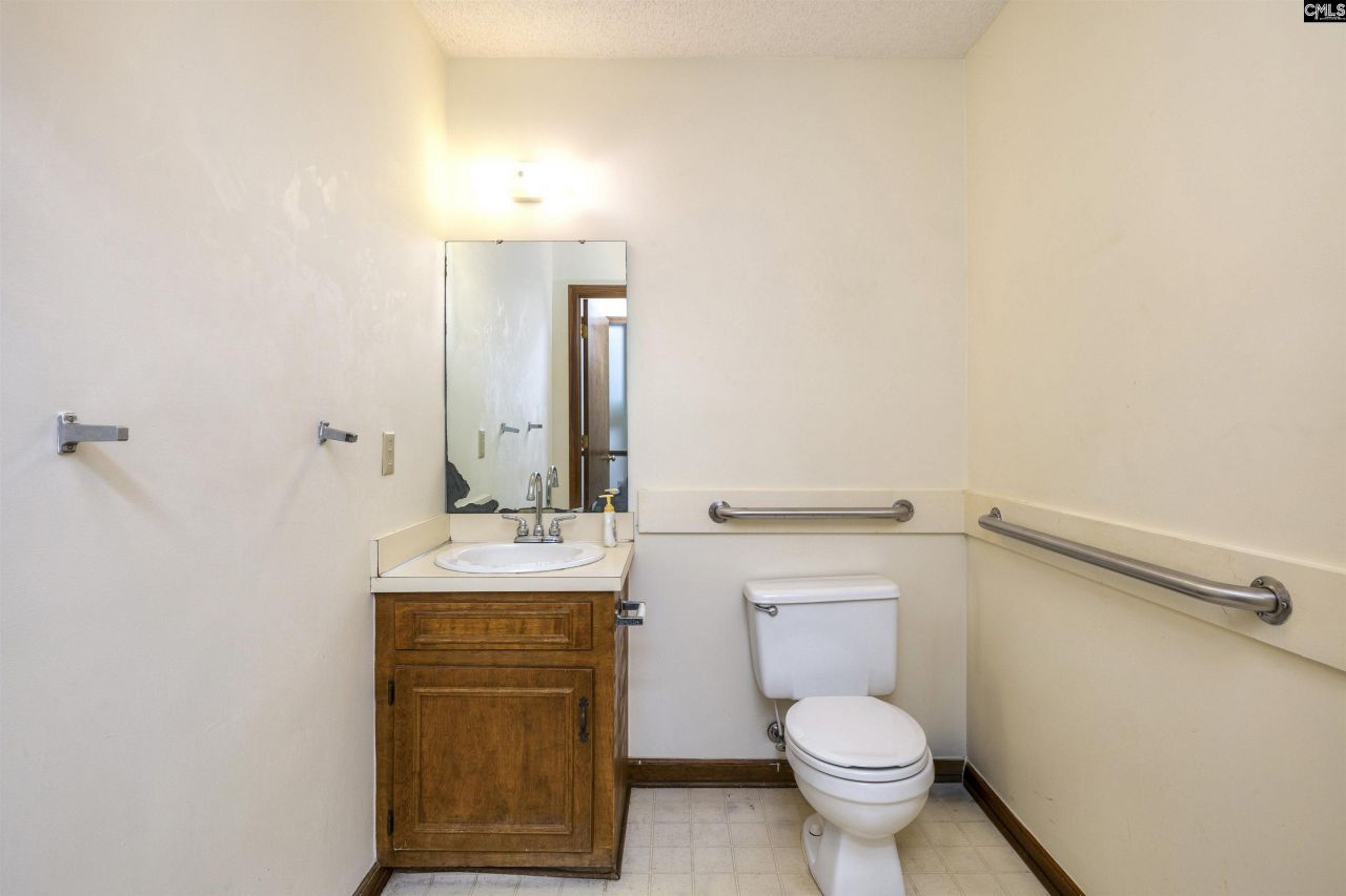 213 W Hampton Drive Photo 33