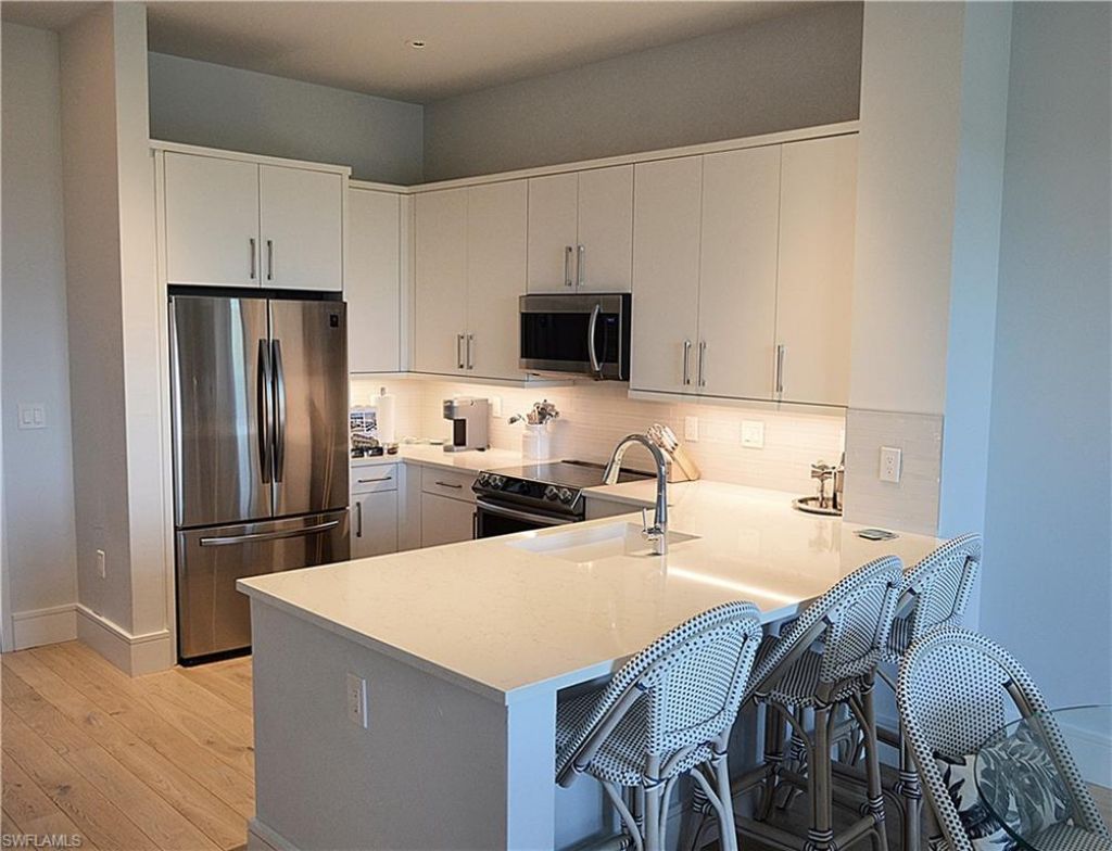 101 8th St S, Unit 302, Naples, FL 34102 Photo