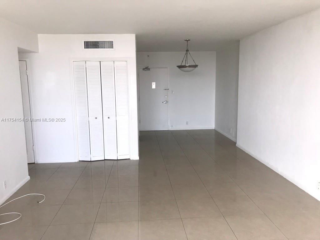 1000 West Ave, Unit 908, Miami Beach, FL 33139 Photo