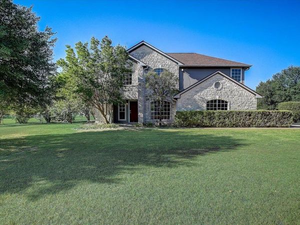 102 Clarks Grove LN, Hutto, TX 78634
