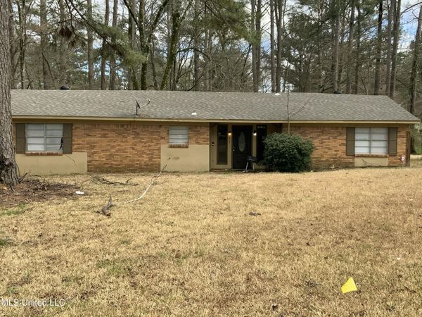 613 Upper Darby Road, Jackson, MS 39212