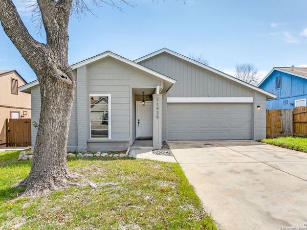 11426 Black Fox Dr, San Antonio, TX 78245
