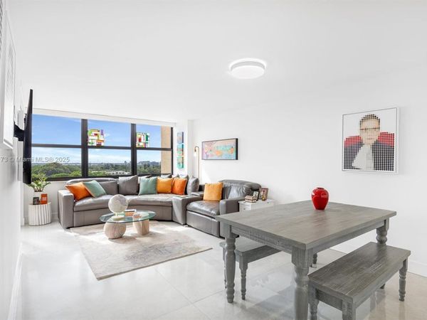 2555 Collins Ave, Unit 1106, Miami Beach, FL 33140