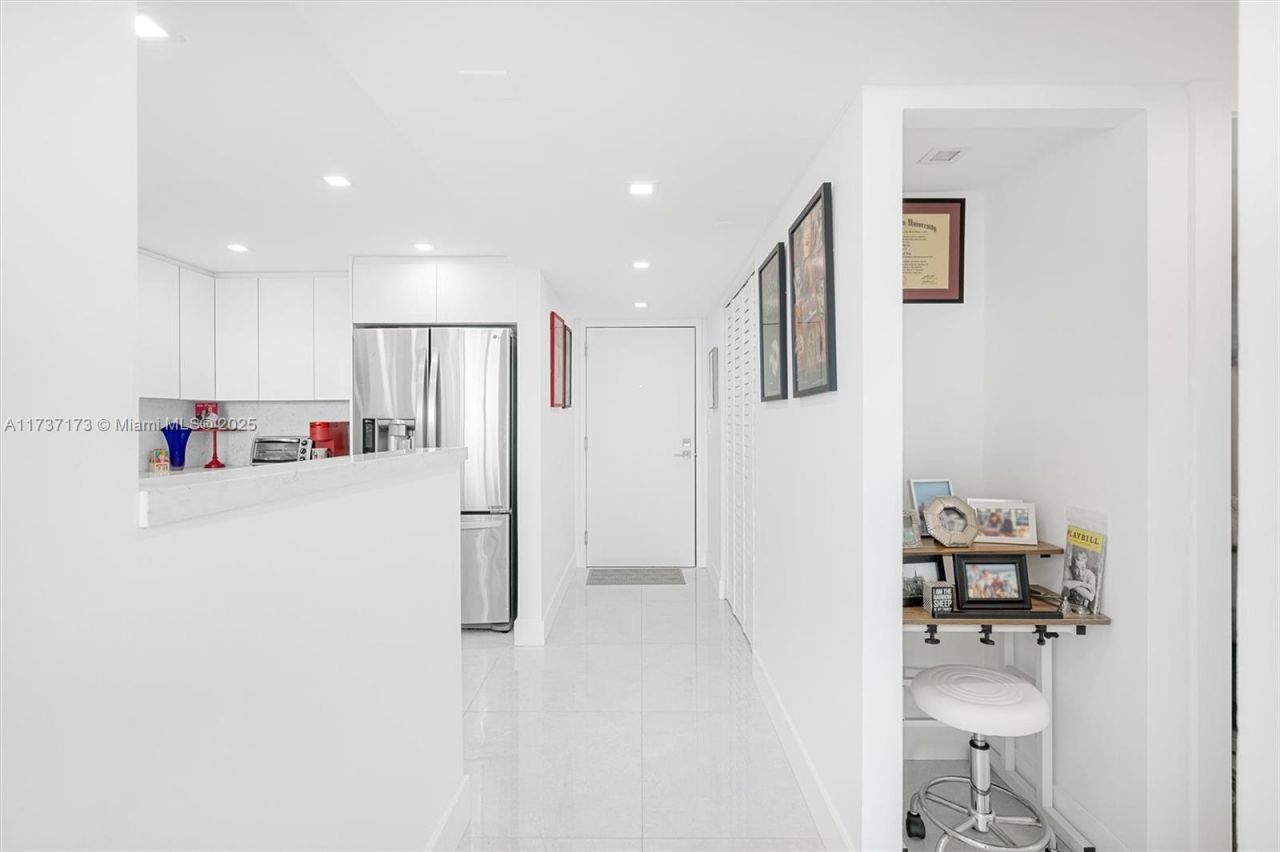 2555 Collins Ave, Unit 1106, Miami Beach, FL 33140 Photo