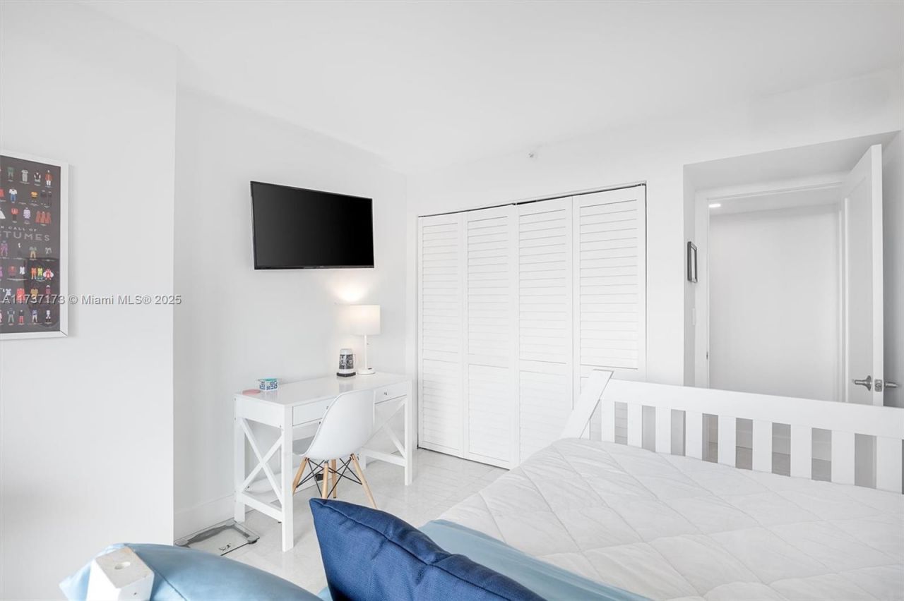 2555 Collins Ave, Unit 1106, Miami Beach, FL 33140 Photo