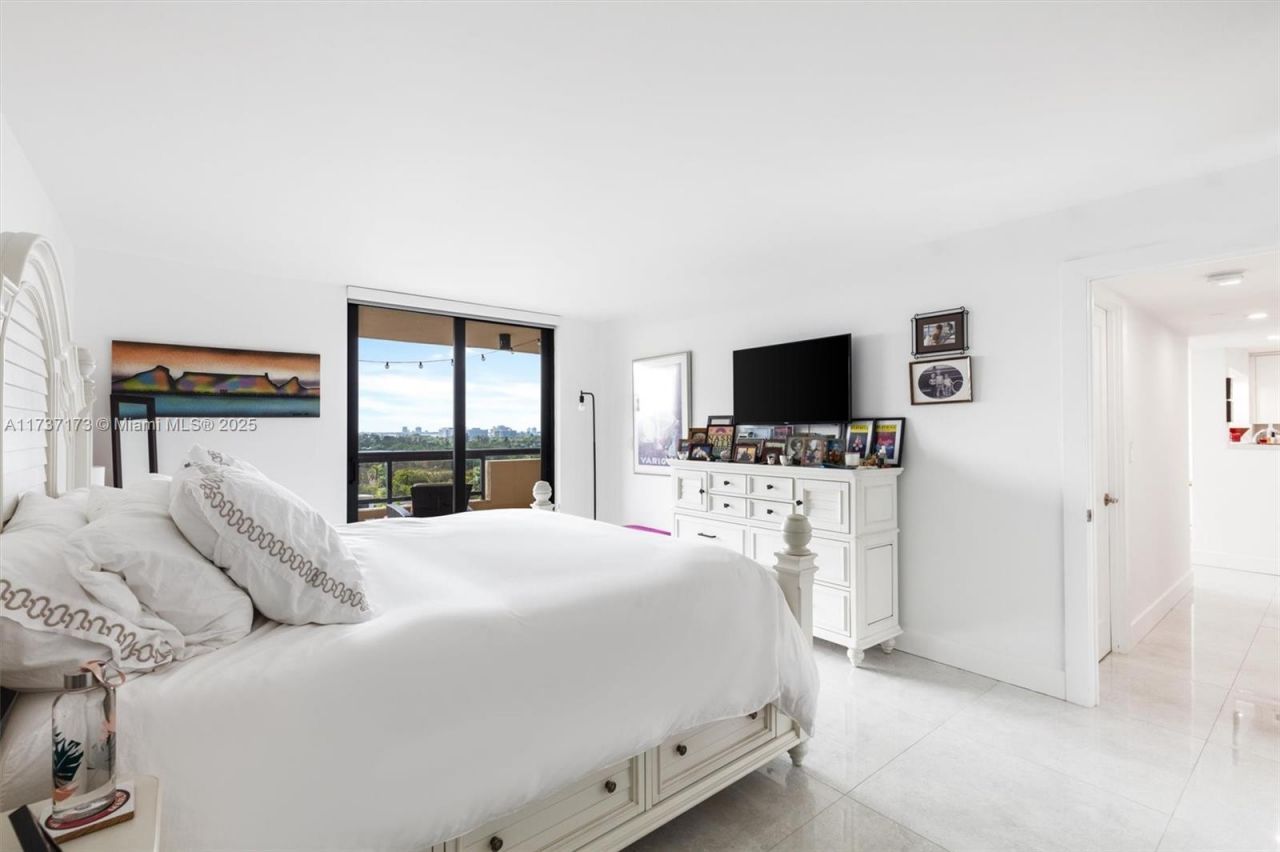 2555 Collins Ave, Unit 1106, Miami Beach, FL 33140 Photo
