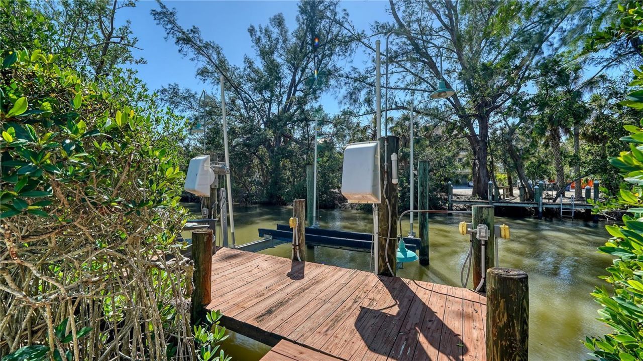 462 Island Circle, Sarasota, FL 34242 Photo