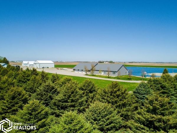 940 250th Street, Sheffield, IA 50475