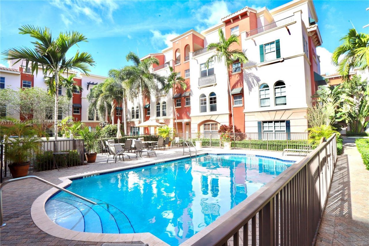 1033 NE 17th Way, Unit 404, Fort Lauderdale, FL 33304 Photo