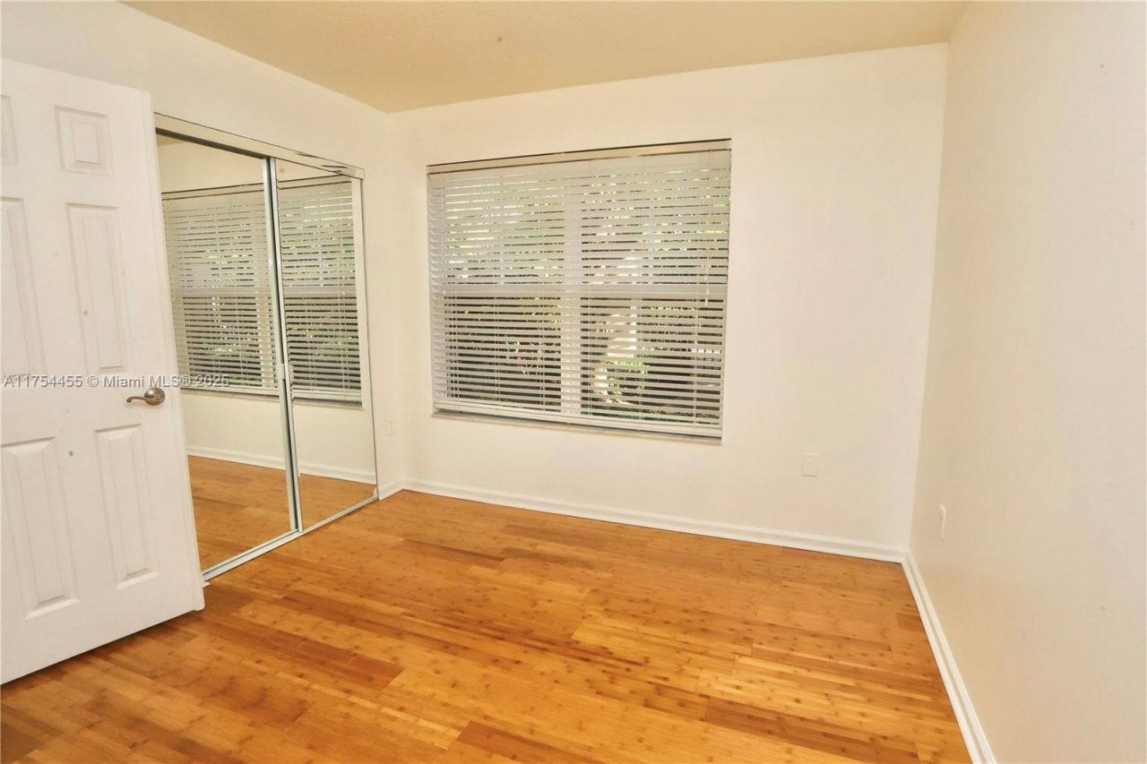 1033 NE 17th Way, Unit 404, Fort Lauderdale, FL 33304 Photo