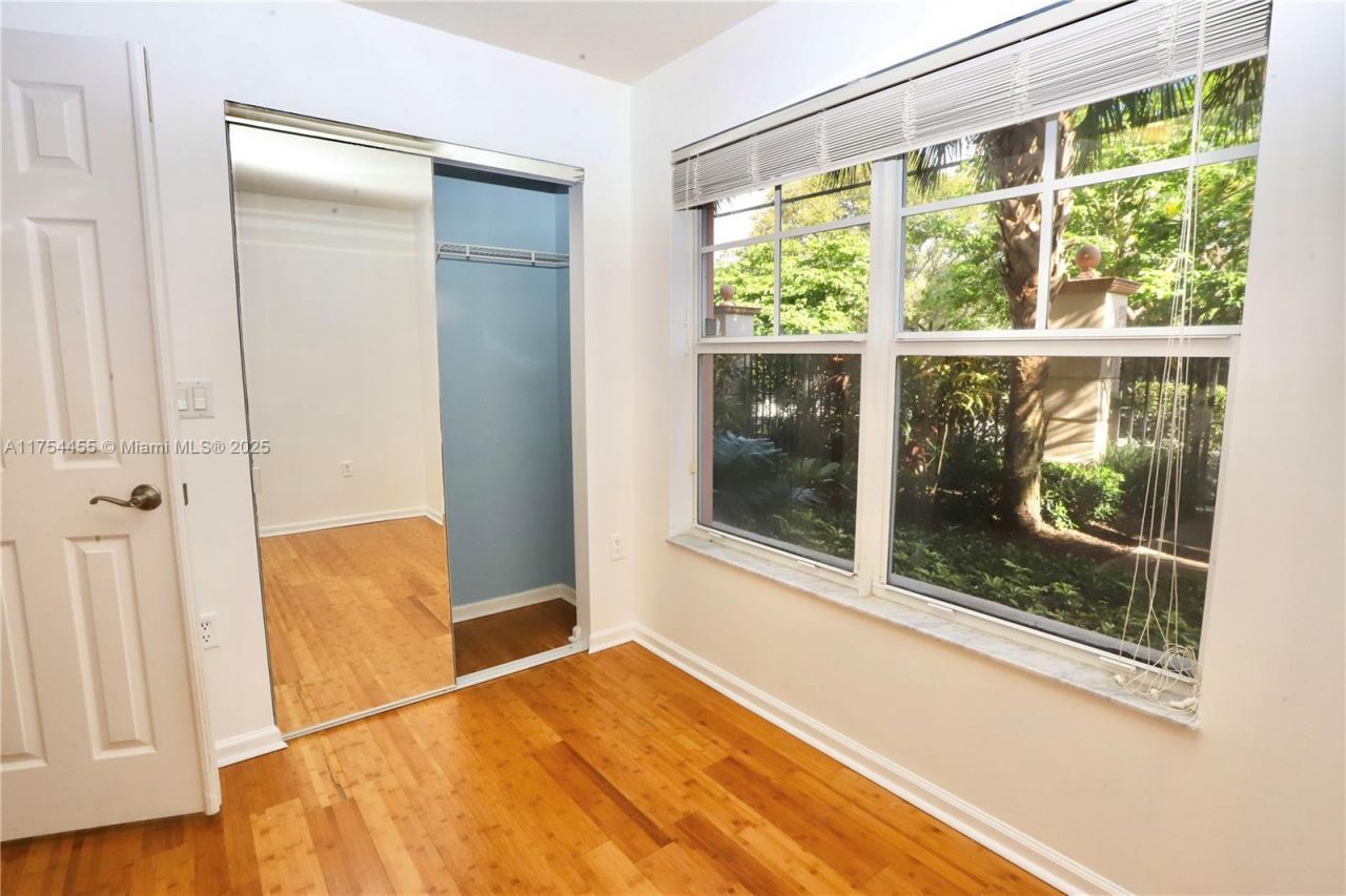 1033 NE 17th Way, Unit 404, Fort Lauderdale, FL 33304 Photo