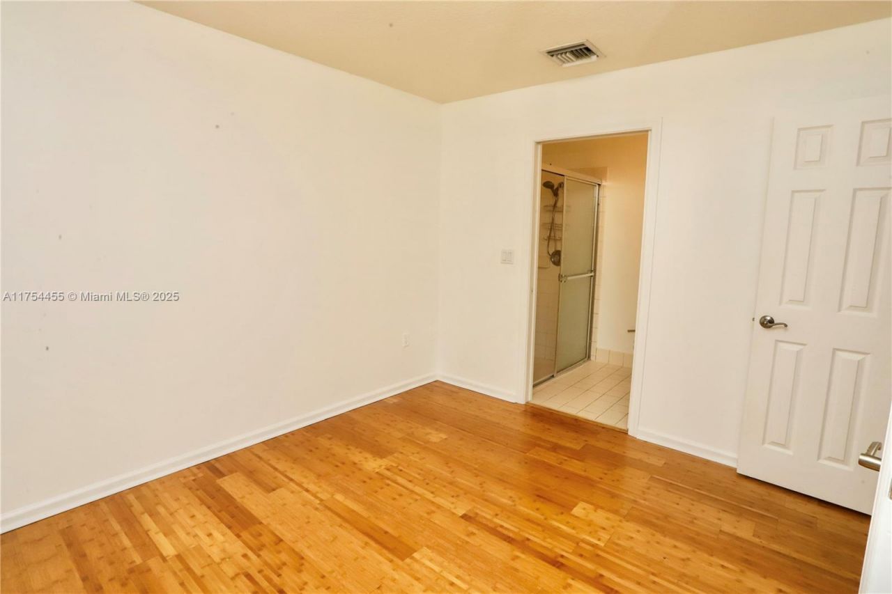 1033 NE 17th Way, Unit 404, Fort Lauderdale, FL 33304 Photo