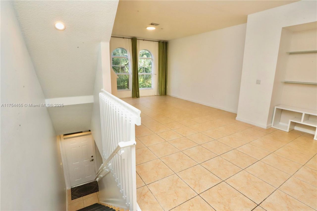 1033 NE 17th Way, Unit 404, Fort Lauderdale, FL 33304 Photo