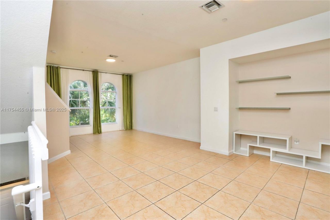 1033 NE 17th Way, Unit 404, Fort Lauderdale, FL 33304 Photo