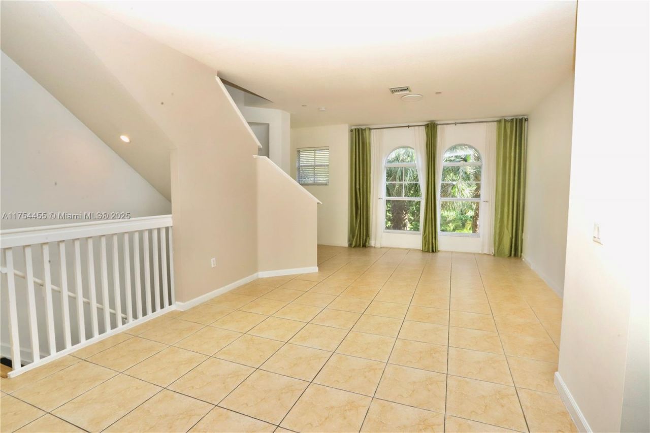 1033 NE 17th Way, Unit 404, Fort Lauderdale, FL 33304 Photo