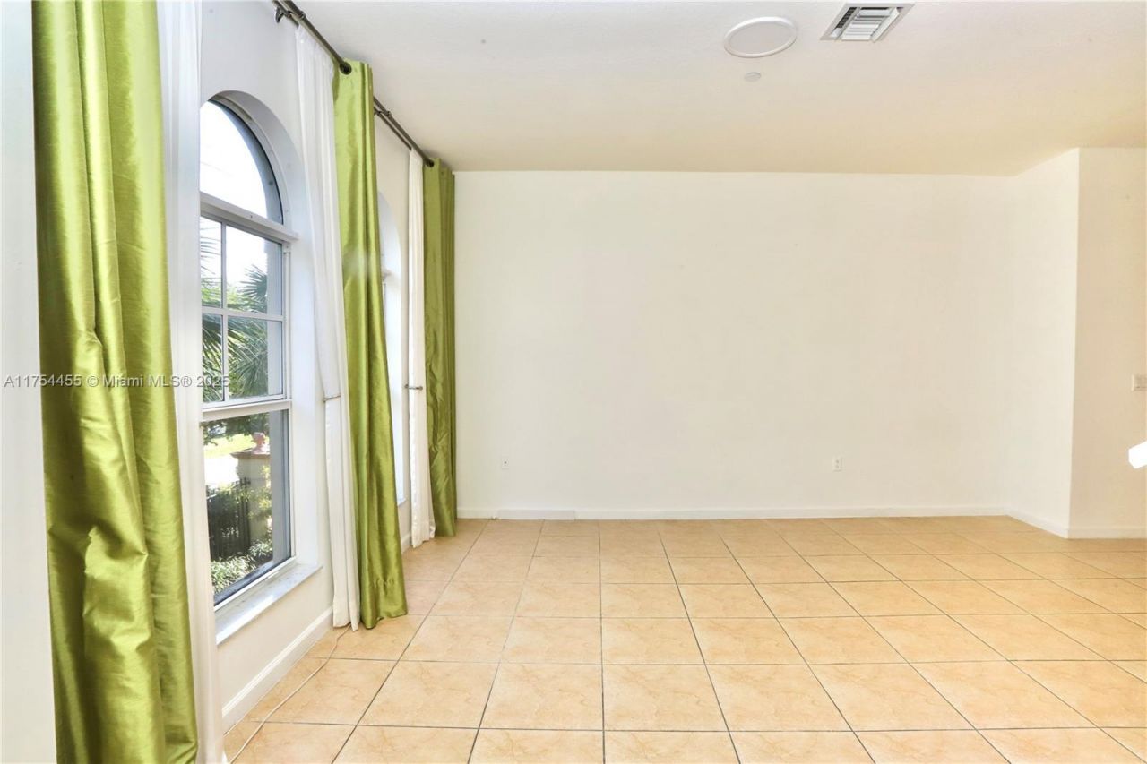 1033 NE 17th Way, Unit 404, Fort Lauderdale, FL 33304 Photo