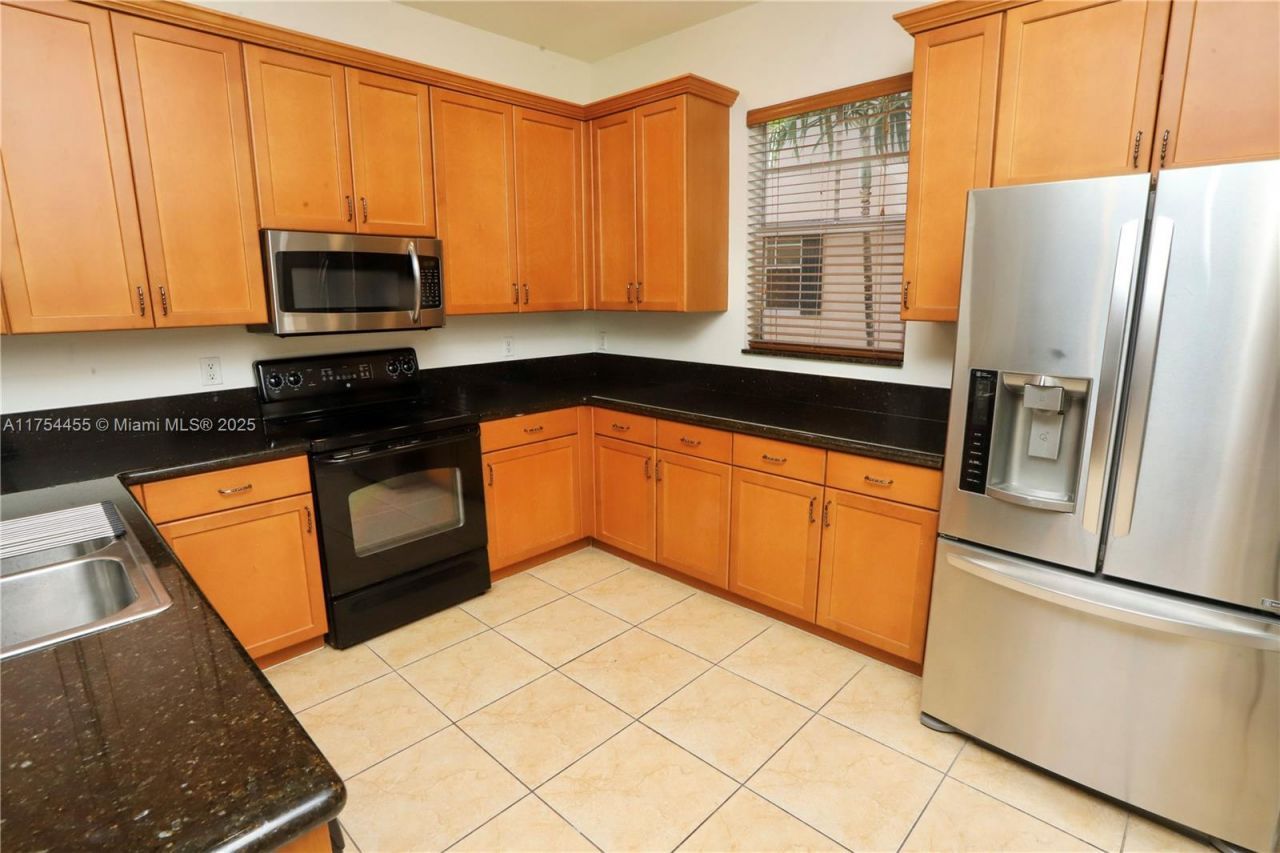1033 NE 17th Way, Unit 404, Fort Lauderdale, FL 33304 Photo