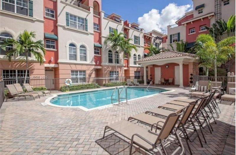 1033 NE 17th Way, Unit 404, Fort Lauderdale, FL 33304 Photo