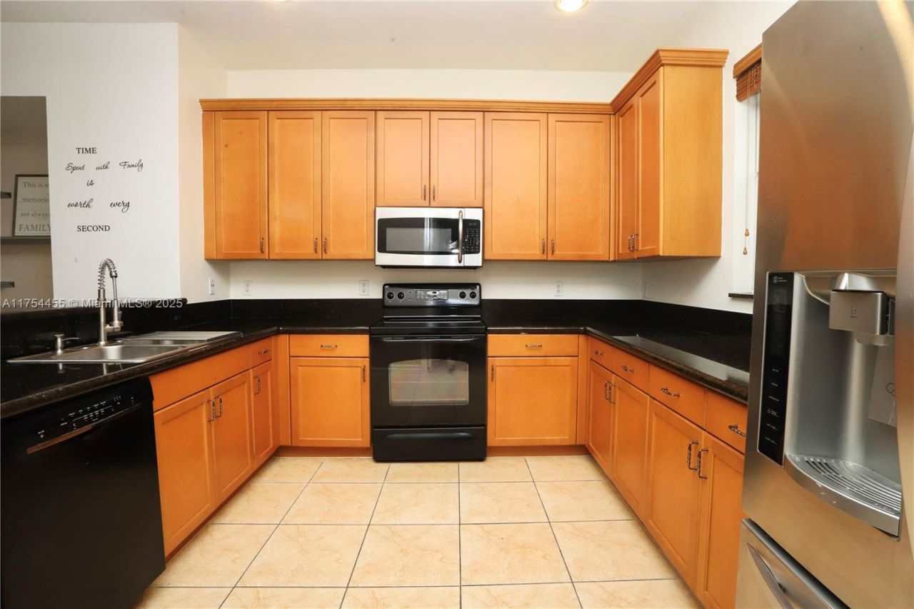 1033 NE 17th Way, Unit 404, Fort Lauderdale, FL 33304 Photo